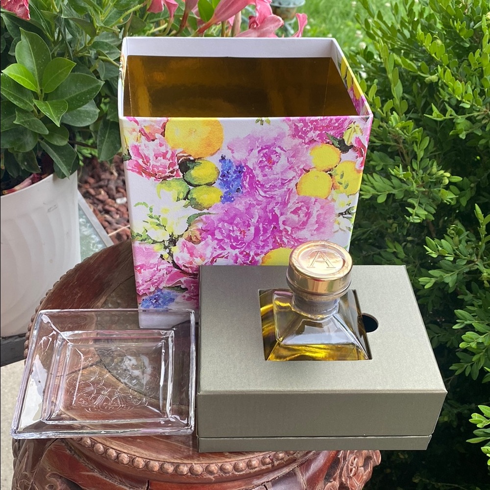 Monique Lhuillier Citrus Limone AirEssence Diffuser - opened box